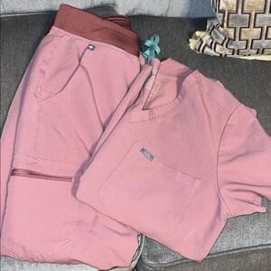 Figs Women's Pink Sweatpants & Joggers